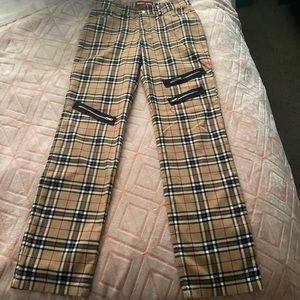 Cute plaid pants w-zipper detail